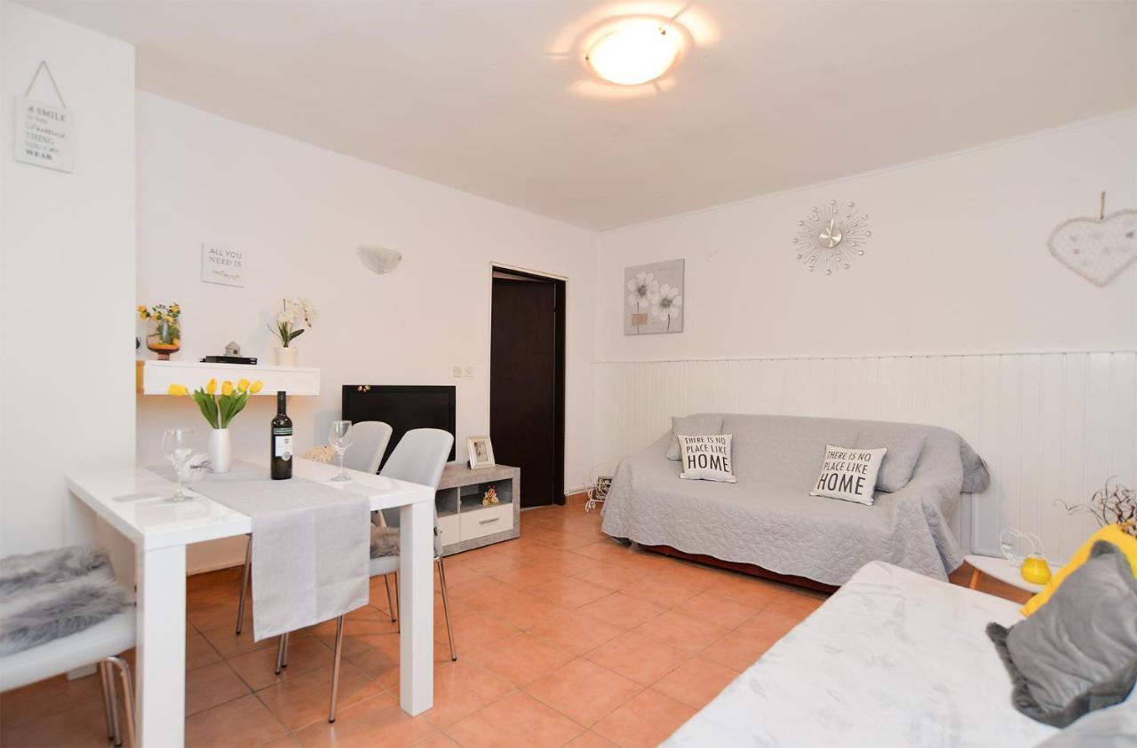 Apartment Dulijana 2042 Пула Екстериор снимка